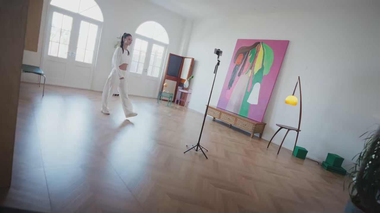 AI Face Tracking Quadrapod Gimbal With 360-Degree Rotation and 1.63m Adjustable Height
